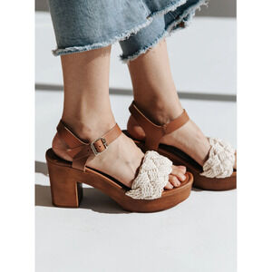 SEYCHELLES New in Box Jump for Joy Wood Heeled Sandal // 11